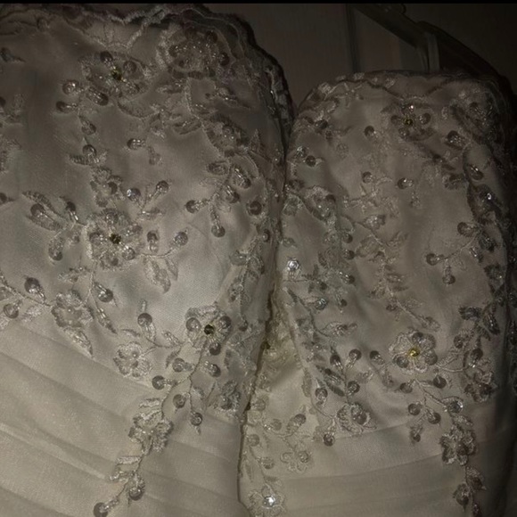 Wedding Dress - Picture 1 of 5